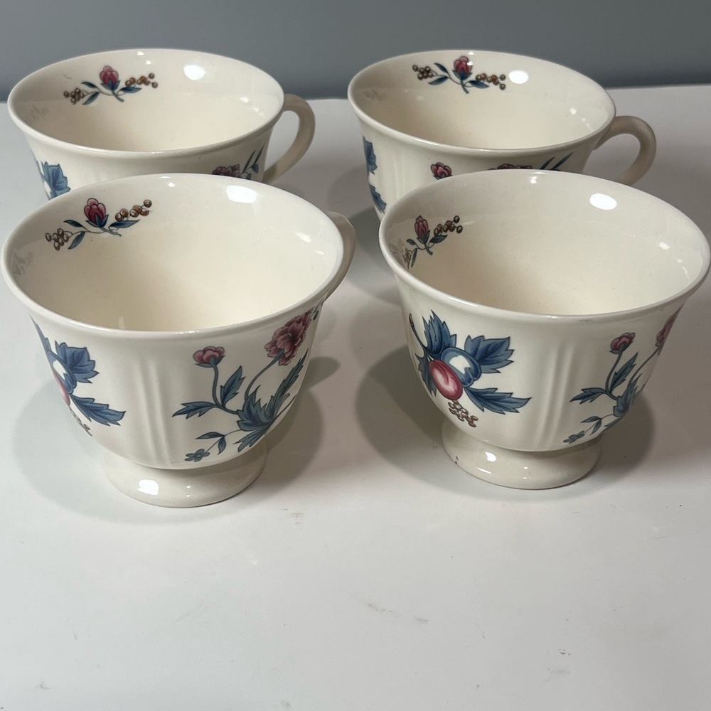 Vintage Wedgwood Williamsburg Potpourri Floral Blue Red England Cups Set Of 4
